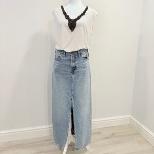 NWT Levi’s Premium Distressed Denim Skirt Size 25